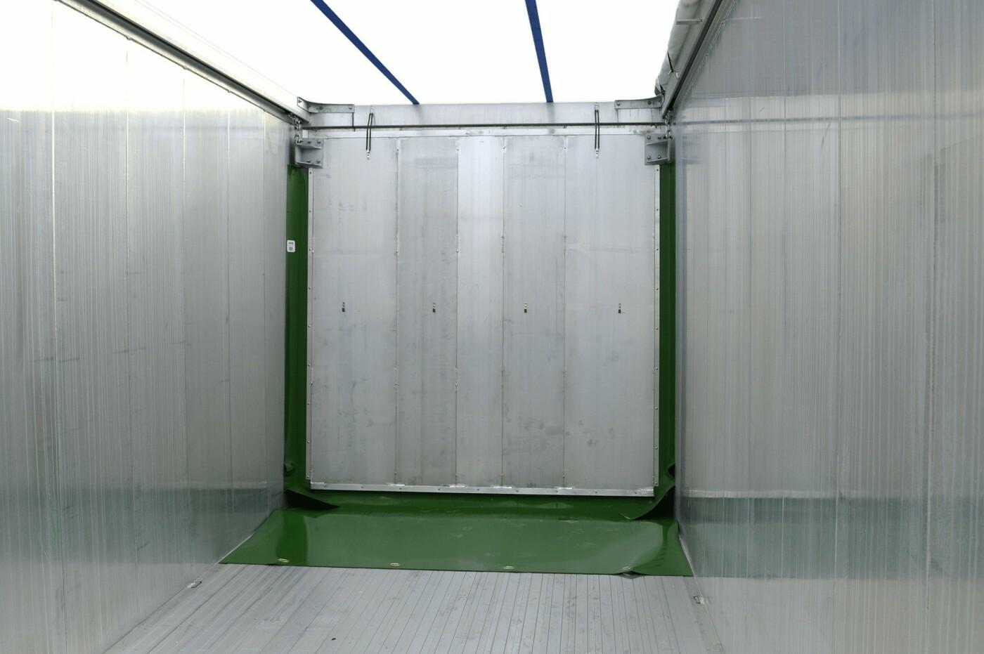 The moving bulkhead guarantees a fully unloaded moving floor