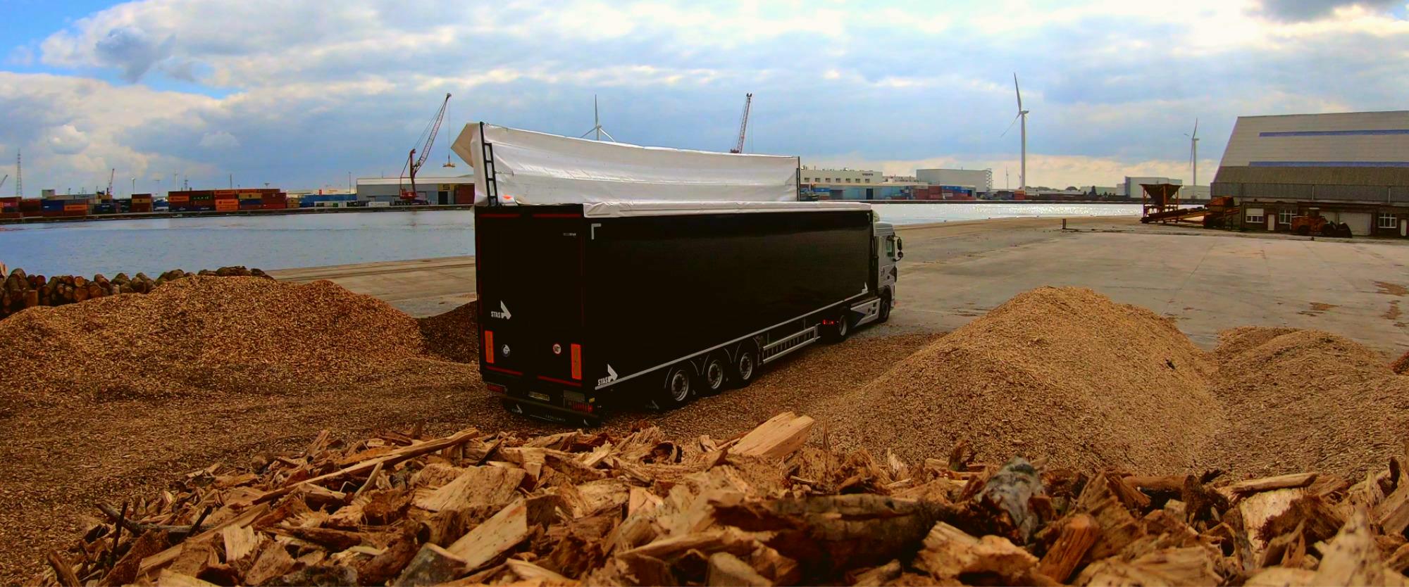 Single versus double-winged hydraulic sheeting system: what’s the right choice for your trailer in waste transport?
